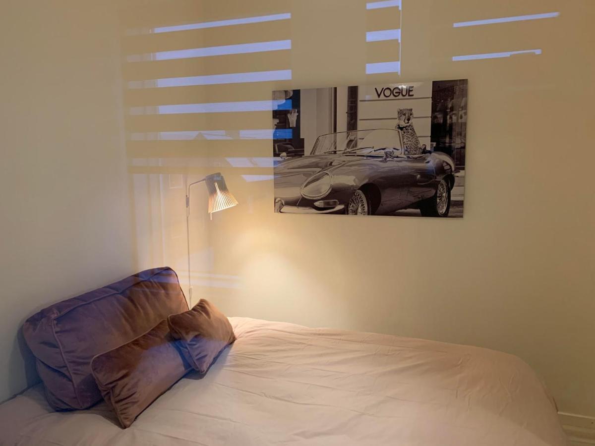 Broncks Apartment 1 - Modern 2-Bedroom In The Heart Of Торсхавн Экстерьер фото